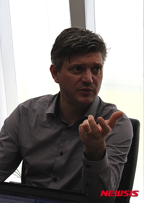 알렉시스 부흐, 연극 '더 파워'의 독일 연출가(사진=국립극단)