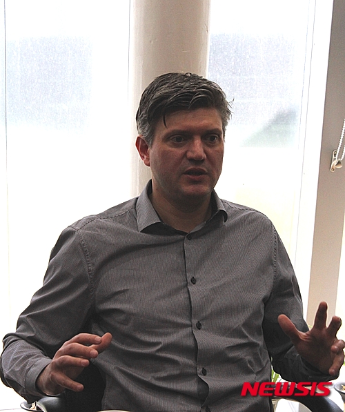 알렉시스 부흐, 연극 '더 파워'의 독일 연출가(사진=국립극단)