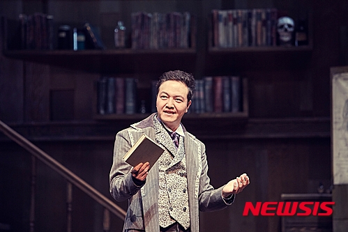 정웅인, 연극 '술과 눈물과 지킬앤하이드' 배우(사진=공연제작사 적도)