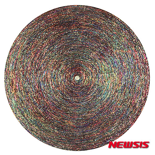 【서울=뉴시스】김영준 COSMOS 80cm 우드 옻칠 자개 2015 (사진=2015평창비엔날레조직위윈회) photo@newsis.com 