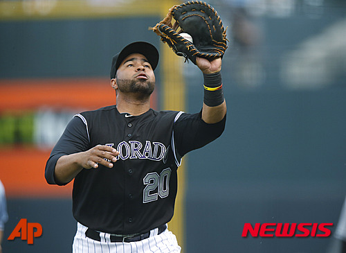 【AP=뉴시스】한화 이글스가 지난해까지 메이저리그에서 뛰었던 윌린 로사리오(27)를 총액 130만달러에 영입했다. 도미니카공화국 출신인 로사리오는 2006년 콜로라도 로키스에 입단했고 2011년 9월 메이저리그에 데뷔했다. 메이저리그 통산 447경기에 출장해 타율 0.273 71홈런 241타점을 기록했다. 2016.1.22.