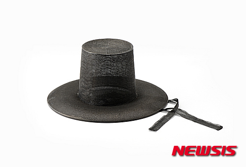 【서울=뉴시스】갓 黑笠 1900년대∥김봉주 作∥정춘모 소장(사진=국립민속박물관)