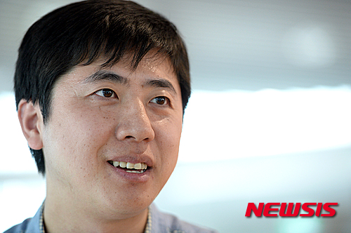 【서울=뉴시스】조수정 기자 = 15일 오후 서울 여의도 국회 의원회관에서 새정치민주연합 이동학 혁신위원이 뉴시스와 인터뷰 하고 있다. 2015.06.16.&nbsp; chocrystal@newsis.com