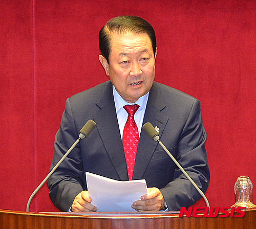 【서울=뉴시스】전진환 기자 = 제334회 국회(임시회) 제3차 본회의가 열린 19일 오전 서울 여의도 국회 본회의장에서 새정치민주연합 박주선 의원이 대정부질문을 하고 있다. 2015.06.19.&nbsp; amin2@newsis.com