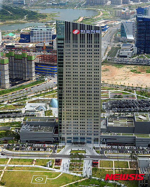 【나주=뉴시스】 = 사진은 광주전남공동(나주)혁신도시에 자리잡은 한국전력 신사옥 전경. 2018.05.15 (사진=뉴시스DB)
