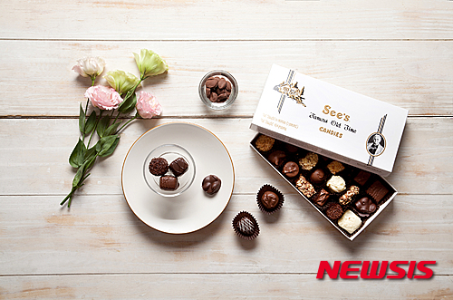 【서울=뉴시스】94년 전통의 미국 초콜릿·캔디 브랜드 ‘씨즈캔디’는 여름 바캉스철을 맞아 온·오프라인 매장에서 동시에 이벤트를 진행한다.&nbsp; 