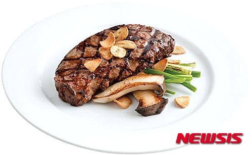 【서울=뉴시스】‘빕스 1997 스테이크’. (사진=CJ푸드빌 제공)