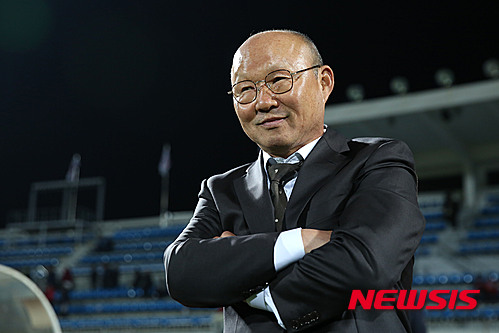 【서울=뉴시스】6일 '현대오일뱅크 K리그 챌린지 2015' 6월 danill 테일러 이달의 감독으로 선정된 상주 상무 박항서 감독(사진=프로축구연맹제공) 2015.07.06