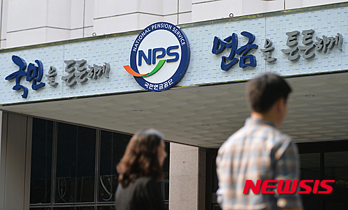 국민연금 의무가입기간 60→65세 조정?…3~4%p 인상 무게