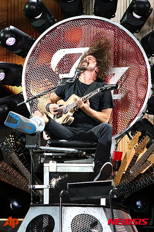 데이브 그롤, 미국 얼터너티브 록밴드 '푸 파이터스' 리더