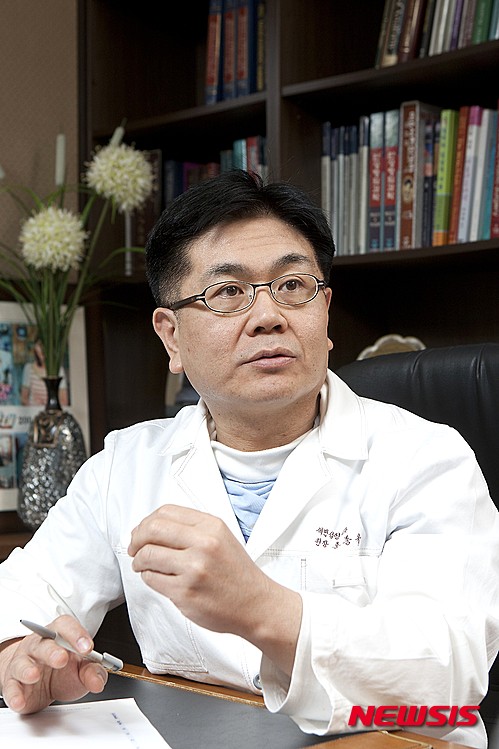 【서울=뉴시스】유희연 기자 = 성형전문의 홍종욱 의학박사(세민성형외과).&nbsp; lovely_jh@newsis.com 