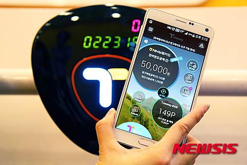 한국스마트카드가 NH농협카드와 제휴를 통해 후불형 모바일 티머니의 1일 한도를 10만원까지 상향한다.