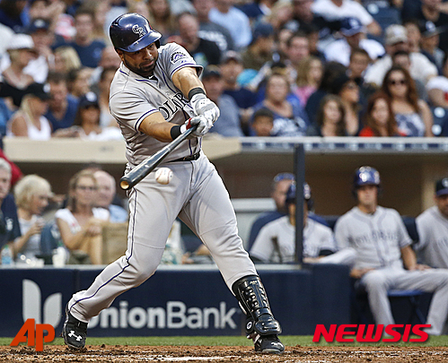 【AP=뉴시스】한화 이글스가 지난해까지 메이저리그에서 뛰었던 윌린 로사리오(27)를 총액 130만달러에 영입했다. 도미니카공화국 출신인 로사리오는 2006년 콜로라도 로키스에 입단했고 2011년 9월 메이저리그에 데뷔했다. 메이저리그 통산 447경기에 출장해 타율 0.273 71홈런 241타점을 기록했다. 2016.1.22.
