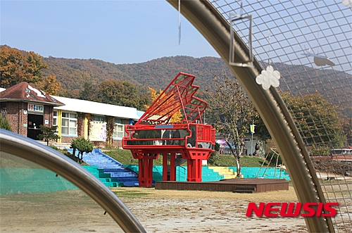 【음성=뉴시스】강신욱 기자 = 충북 음성군 생극면 오생리 음성동요학교가 음성군과의 임대 계약 문제로 1년 넘게 운영되지 못하고 있다. 2015.07.25. (사진=음성군 제공)&nbsp;&nbsp; photo@newsis.com