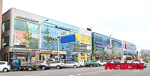 【음성=뉴시스】강신욱 기자 = 26일 충북 음성군과 진천군에 조성된 충북혁신도시에는 공공기관 이전과 아파트 입주 등으로 상가가 속속 들어서고 있다. 2015.07.26.&nbsp; ksw64@newsis.com