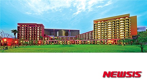 【제주=뉴시스】장재혁 기자 = 부영그룹은 비즈니스와 휴식을 동시에 겨냥한 복합리조트 ‘제주 부영호텔&리조트’를&nbsp;&nbsp; 제주 서귀포시 중문동 제주중문단지에 30일 문을 열었다. 사진은 제주 부영호텔&리조트 전경. 2015.07.30.(사진=부영그룹 제공)&nbsp;&nbsp; jjhyej@newsis.com