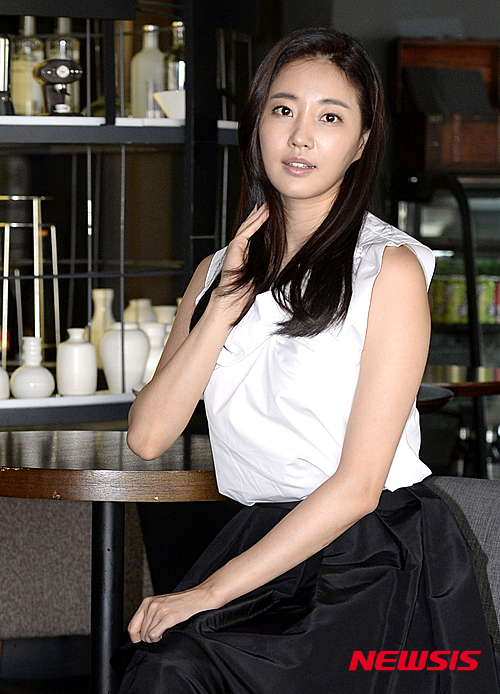 김사랑 측 "무단횡단 아니다···중간에 신호 바뀐 것"