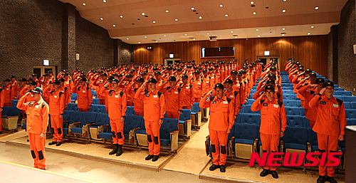 [서울=뉴시스] 충남 천안시 중앙소방학교에서 제48기 의무소방원 소방실무교육과정 입교식이 진행된 모습. (사진= 뉴시스 DB)