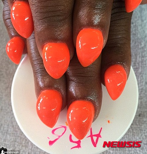 【서울=뉴시스】손톱을 입체감 있게 표현하는 '버블'네일아트가 유행하고 있다. 2015.08.07. (사진출처: 데일리메일)