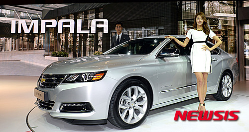 【서울=뉴시스】홍찬선 기자 = 쉐보레가 11일 오전 서울 중구 신라호텔에서 플래그십 세단 임팔라(Impala)를 공개하고 있다.&nbsp; 임팔라는 동급 최대 출력(309마력)과 토크(36.5㎏.m)를 발휘하는 3.6ℓ 6기통 직분사 엔진과 동급 최대 토크(26.0㎏.m)에 기반한 뛰어난 성능의 고효율 2.5ℓ 4기통 직분사 엔진을 함께 선보인다.&nbsp; 또 알로이 휠은 18인치부터 동급 최대 사이즈인 20인치까지 제공하며, 3중 실링 도어와 5.0㎜ 이중 접합 차음 유리로 정숙한 실내공간을 보장한다. 2015.08.11.&nbsp; mania@newsis.com