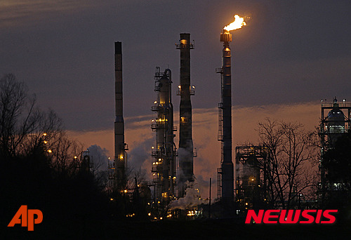 국제 유가, 트럼프 OPEC에 유가 인하 요구로 급락...WTI 2.93%↓ 브렌트 2.96%↓