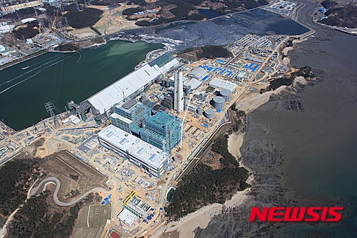 【서울=뉴시스】국내 최초 원천기술인 1000MW급 발전소가 건설되고 있다. 한국중부발전은 충남 보령시 주교면 20만평 부지에 한국형 차세대 1000MW급 석탄화력발전소 2기를 건설 중이다.&nbsp;&nbsp;&nbsp; (사진 = 중부발전 제공)&nbsp;&nbsp; photo@newsis.com