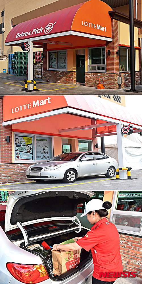 【서울=뉴시스】양길모 기자 = 롯데마트가 1일 서울 노원구 중계점에 대형마트 최초로 '드라이브 앤 픽'​(Drive & Pick) 서비스를 오픈, 온라인 사업 강화에 박차를 가한다고 밝혔다. 사진은 중계점에 설치된 '드라이브 앤 픽' 서비스. (사진=롯데마트 제공) dios102@newsis.com