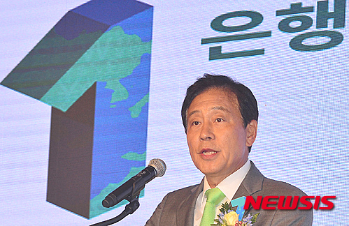 하나금융 김정태 회장, 3연임 성공…주총 표대결 승리