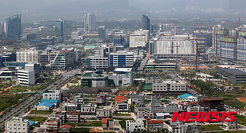 【나주=뉴시스】류형근 기자 = 1일 오전 헬기를 타고 촬영한 전남 나주시 광주전남공동(빛가람)혁신도시. 2015.09.01. (헬기조종=박창순 광주소방항공대장·장화식 부기장)&nbsp; hgryu77@newsis.com