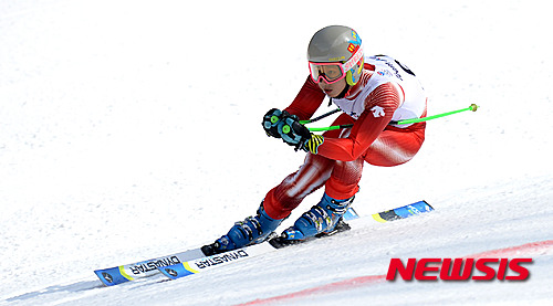 【평창=뉴시스】한국 스키크로스의 기대주 박현(21·조선대)이 브리온 컴퍼니와 매니지먼트 계약을 체결해 '빙상여제' 이상화(26)와 한솥밥을 먹게됐다. 사진은 지난 2월25일 강원도 평창군 용평리조트에서 열린 제96회 전국동계체육대회 스키알파인 슈퍼대회전 남자 중, 고, 대, 일반 결승에 출전한 박현(조선대)의 모습. (자료=뉴시스DB). 2015.09.01.