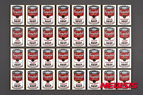 앤디워홀 32개의 커다란 캠벨 수프캔, 1964&nbsp; ] 2009 Oil and silkscreen on canvas 23.4x15.8cm.