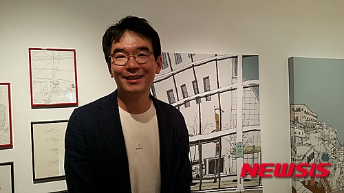 【서울=뉴시스】박현주 기자= 건축가 오영욱이 '작은 눈으로 바라 본 세상'으로 서울 통의동 진화랑에서 개인전을 연다. 배우 엄지원의 남편으로 유명하지만, 건축계에서는 '오기사'로 더 알려져 있다.
