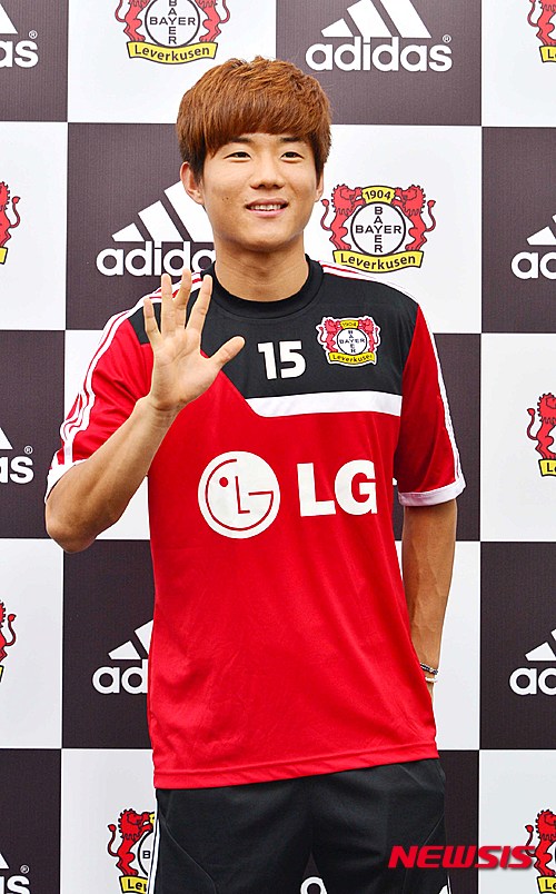 【서울=뉴시스】 유럽축구연맹(UEFA) 홈페이지는 3일(한국시간) 류승우(22)가 바이어 레버쿠젠의 2015~2016시즌 UEFA 챔피언스리그 출전 명단에 이름을 올렸다고 전했다. .(사진=뉴시스DB)