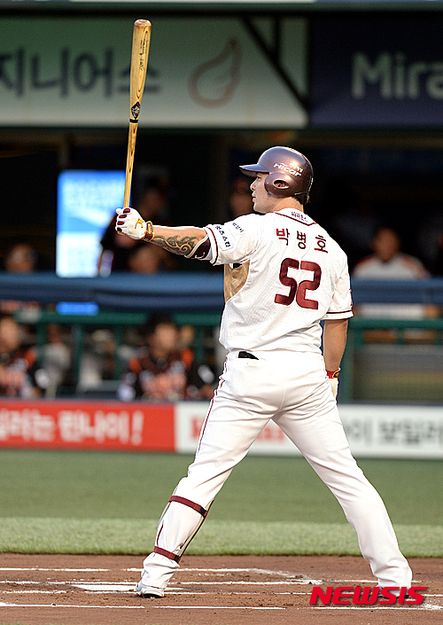 【서울=뉴시스】 2년 간의 미국 생활을 접고 친정팀 넥센 히어로즈로 복귀를 결정한 박병호.