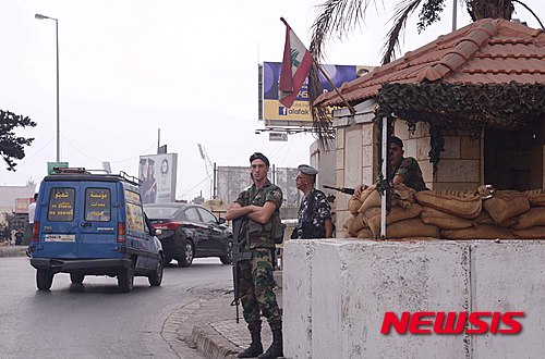 [베이루트(레바논)=뉴시스]장세영 기자 = 대한민국과 레바논의 러시아 월드컵 예선전을 하루 앞둔 2017년 9월7일(현지시각) 최근까지도 무슬림 종파 간 분쟁으로 폭탄 테러 등이 이어지면서 레바논 수도 베이루트의 도심 곳곳에 군병력들이 배치되어 삼험한 경비를 서고 있다. 2025.08.16.