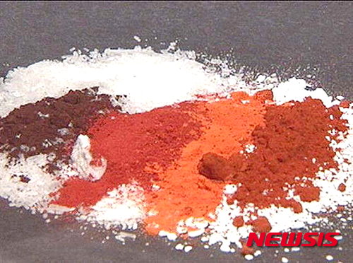 【서울=뉴시스】유희연 기자 = ‘뉴트리코어’가 오랜 기간 수많은 연구와 기술개발 끝에 무(無)부형제 공법 무합성 비타민을 공개했다.&nbsp; lovely_jh@newsis.com