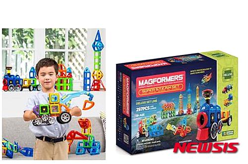 【서울=뉴시스】유희연 기자 = 글로벌 영유아 놀이 프로그램을 전개하고 3차원 입체자석교구 맥포머스를 개발·유통하는 한국짐보리㈜짐월드(한국짐보리)는 신제품 ‘2015 뉴(NEW) 맥포머스 슈퍼 스팀(Super S.T.E.A.M) 세트’를 오는 15일 롯데홈쇼핑을 통해 선보인다. 방송은 오전 10시25분부터 11시35분까지 70분간 진행한다.&nbsp; lovely_jh@newsis.com