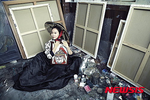 '조선왕조실톡'의 무적핑크 변지민 작가 프로필 사진(사진=와이랩)