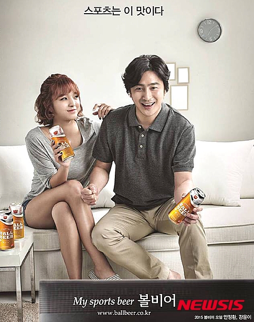 【서울=뉴시스】유희연 기자 = 스포츠 경기를 시청하며 마시는 시원한 맥주는 응원 열기를 더욱 돋아준다. 독일 정통 맥주 볼비어는 직관적인 스포츠 디자인, 그 비주얼만으로도 TV 응원 아이템의 역할을 톡톡히 한다. lovely_jh@newsis.com