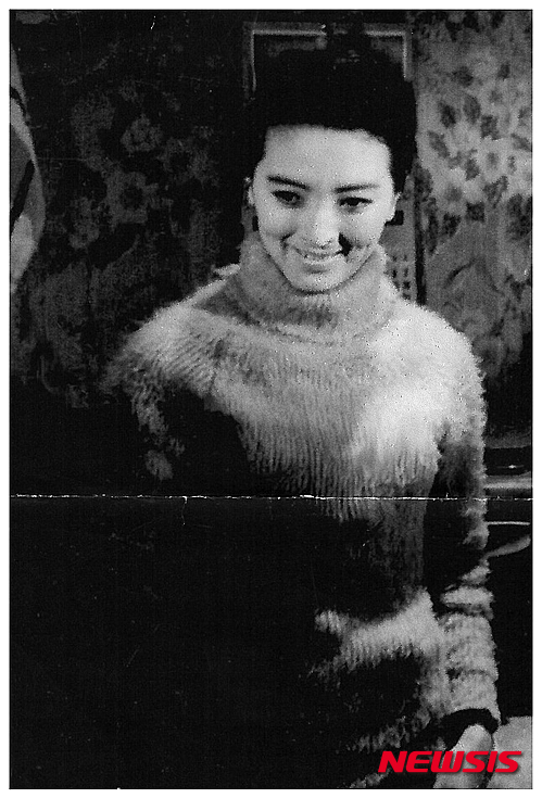 【서울=뉴시스】영화 '하녀'(감독 김기영) 속 배우 이은심의 모습.