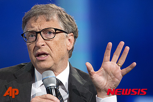 【뉴욕=AP/뉴시스】빌 게이츠 마이크로소프트 공동 창업주 겸 기술고문이 지난 달 31일(현지시간) 영국 BBC 4 라디오의 '디저트 아일랜드 디스크스'라는 대담 프로에서 자신의 삶에 대해 솔직한 인터뷰를 가져 화제가 되고 있다. 사진은 지난해 9월27일 뉴욕의 클린턴 글로벌 이니셔티브에서 국제 보건 시스템에 대해 이야기하고 있는 게이츠. 2016.02.01
