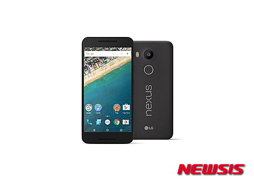 【서울=뉴시스】백영미 기자 = 최신 안드로이드 운영체제(OS) 6.0버전 '마시멜로'가 들어간 스마트폰 '넥서스5X (Nexus 5X)'가 29일(현지시간) 미국에서 베일을 벗었다. (사진=LG전자 제공)&nbsp; photo@newsis.com