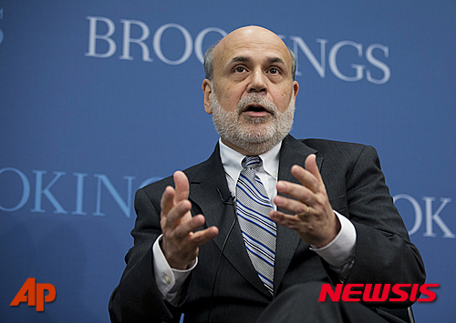 버냉키 "2020년 美경제, 절벽서 추락하는 코요테 신세될 것"
