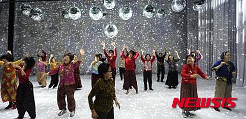 【서울=뉴시스】안은미 '조상님께 바치는 댄스'