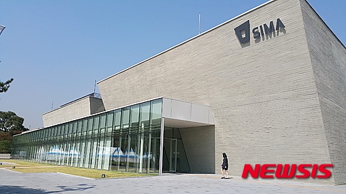 【수원=뉴시스】수원시 팔달구 수원화성행궁 옆에 터를 잡았다.