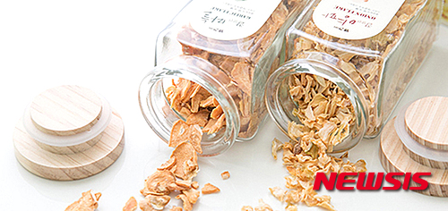 【서울=뉴시스】유희연 기자 = 건마늘·건양파는 요리 시간과 일손을 덜어준다. 사진은 웰건이 생산·판매하는 ‘잘 말린 마늘’과 ‘잘 말린 양파’.&nbsp; lovely_jh@newsis.com 