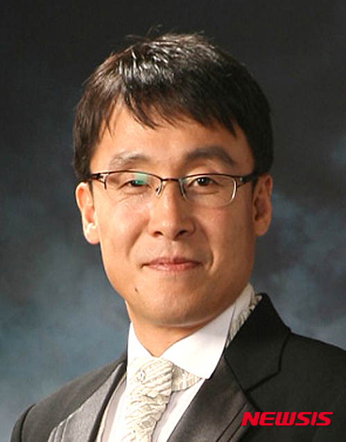 【아산=뉴시스】서정훈 기자 = 순천향대학교(총장 서교일)는 의과대학 해부학교실에 재직중인 김덕수 교수(사진·44)가 세계 3대 인명사전 중 하나인 '마르퀴즈 후즈후' 2016년 판 등재가 확정됐다고 9일 밝혔다. 2015.10.08. (사진=순천향대 제공)&nbsp; photo@newsis.com