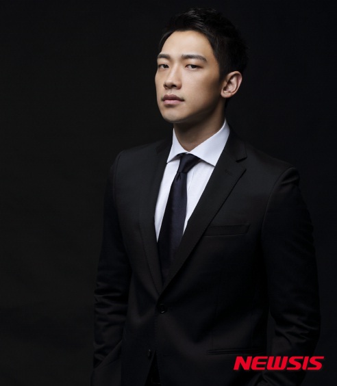 【서울=뉴시스】신효령 기자 = 가수 비(정지훈·33)가 1인 기획사 레인컴퍼니를 설립했다.&nbsp; 11일 레인 컴퍼니는 "지난 1일 비와 전속계약을 맺었다"며 "멀티 엔터테인먼트 드림팀을 구성하고, 그동안의 노하우로 각 분야 최고의 능력을 갖춘 스태프들이 함께하기로 했다"고 밝혔다.&nbsp; "기존의 매니지먼트가 매니저 한 팀이 음반과 드라마, 영화, 해외 비즈니스를 동시에 관리한다면 레인컴퍼니는 미국의 에이전트 시스템을 도입, 각 분야의 전문가들이 모여 배우와 가수를 관리할 예정"이라고 전했다.&nbsp; 음반팀은 비의 데뷔시절부터 함께한 김용배 부사장이 총괄 관리하고, 배우팀은 영화계의 박종선 대표, 미국 에이전트는 WME가 계속 맡을 예정이다. 중국어권은 여러 한류스타들을 관리하며 영화와 드라마를 제작하는 제이슨 장 대표가 책임진다.&nbsp; "각 분야 전문가들로 구성된 레인컴퍼니는 앞으로 신인을 개발하고 기존의 스타를 영입해 콘텐츠를 개발하는 데 힘쓸 것이며, 겸손하고 낮은 자세로 최선을 다하며 최고의 아티스트들을 위한 멀티엔터테이먼트사가 되도록 노력하겠다."&nbsp; snow@newsis.com