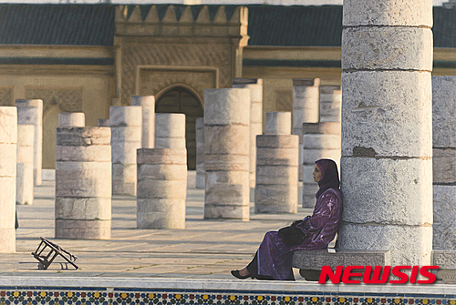 【서울=뉴시스】지석철 '부재의 대좌-카사블랑카, 모로코' (92 x137㎝, 캔버스에 유채, 2014)