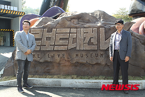 【서울=뉴시스】민병천(왼쪽), 김청기 감독